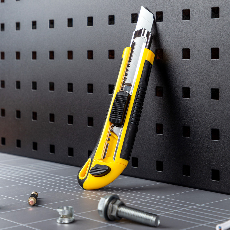 Snap-off blade knife 18 mm