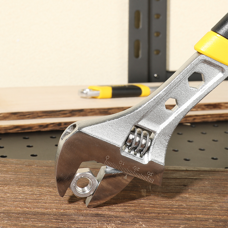 Adjustable wrench 150 mm